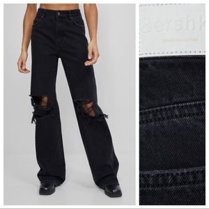 NWT. Bershka Black Wide Leg 90s Jeans With Knee Rip. Size 6,8.